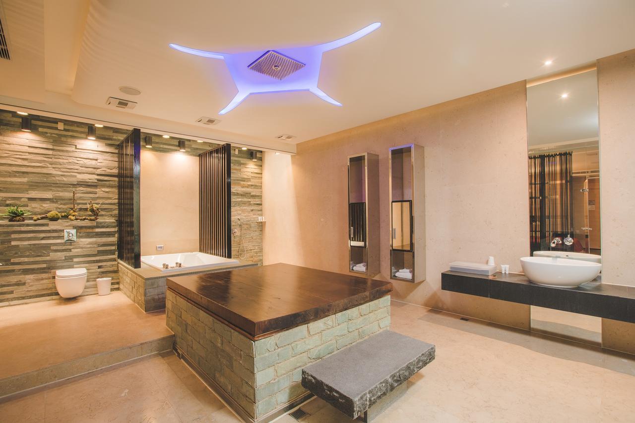 Motel Stars Taichung Exterior photo
