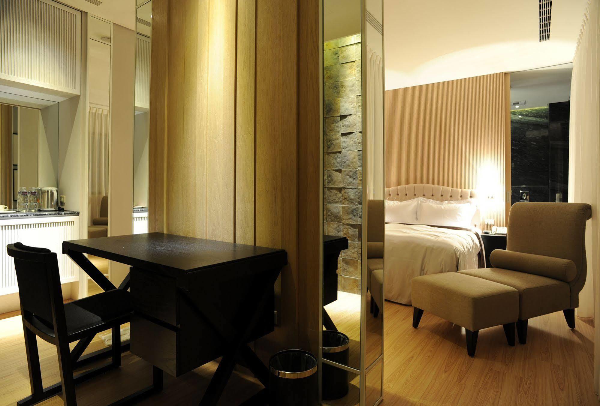 Motel Stars Taichung Exterior photo