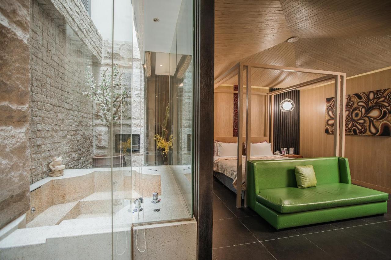 Motel Stars Taichung Exterior photo